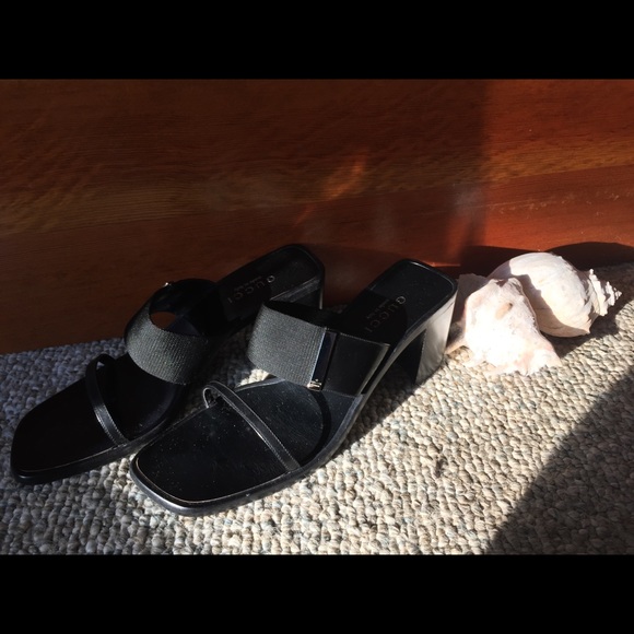 SOLD Gucci authentic sandals size 9 1/2 mint! - Picture 2 of 8